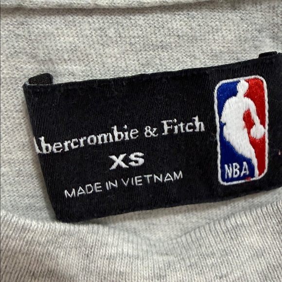 XS. Abercrombie & Fitch NBA - Chicago Bulls T Shirt - Picture 5 of 6